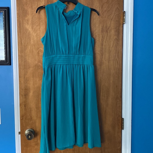 Dress - Picture 3 of 7